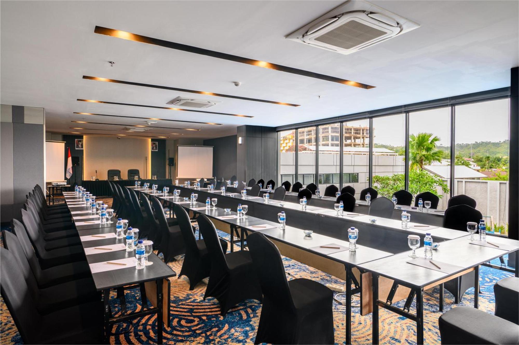 Aston Sorong Hotel & Conference Center 외부 사진