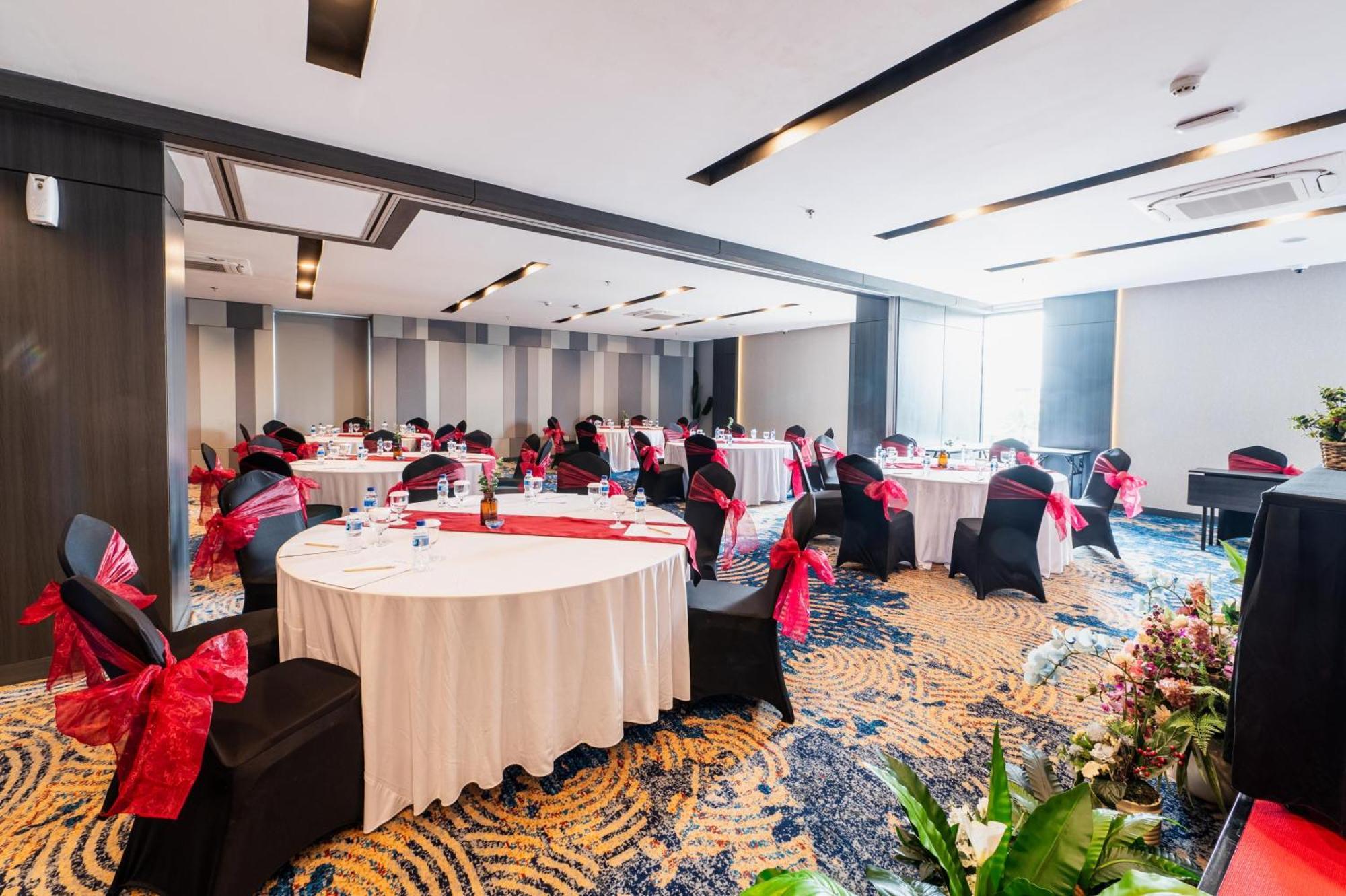 Aston Sorong Hotel & Conference Center 외부 사진